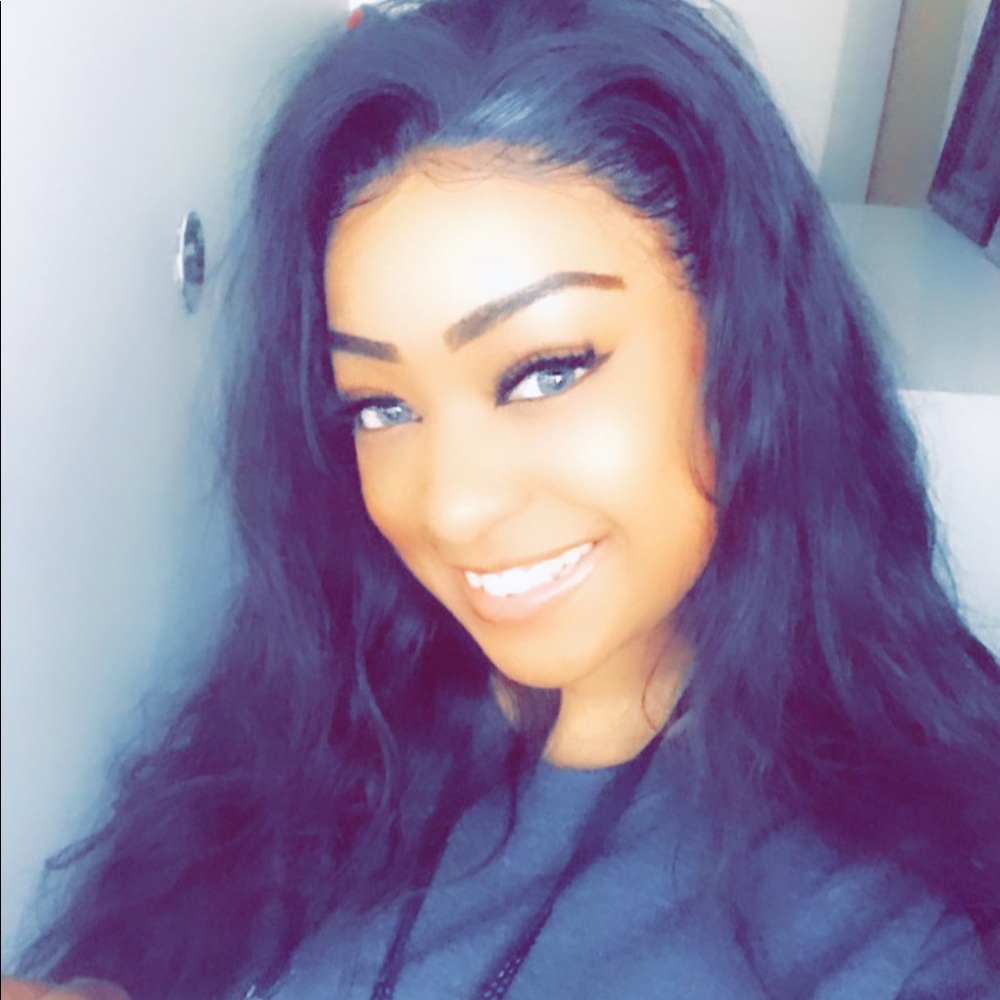 Meet your Posher, Rayshelle